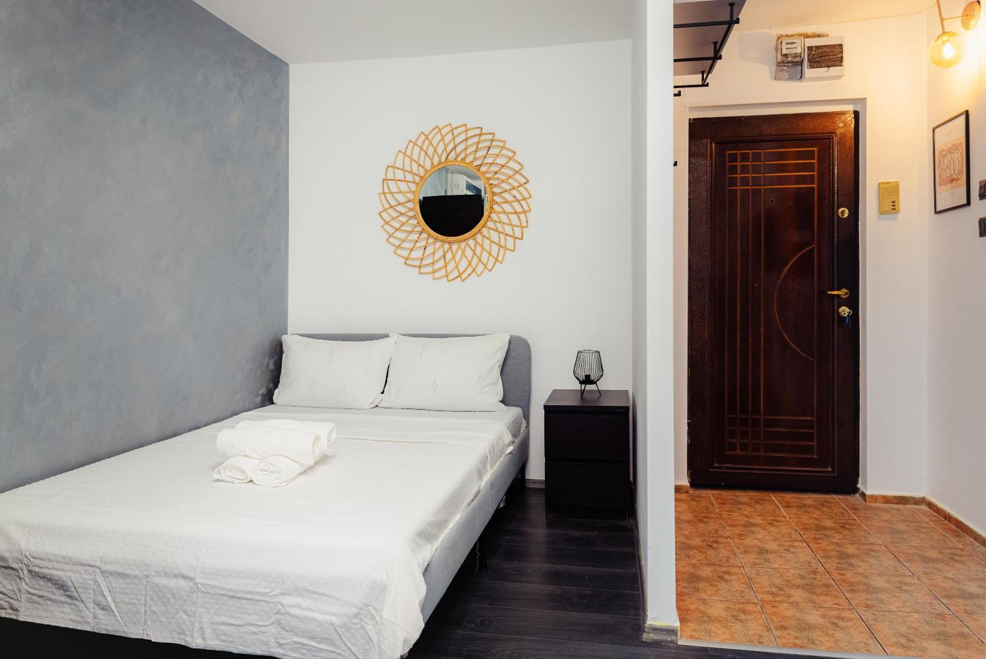 Central Modern Apartment - Victory Square Near Government Building Bukarest Exteriör bild